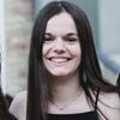 Delphine  zoekt een Kamer / Appartement / Studio in Gent