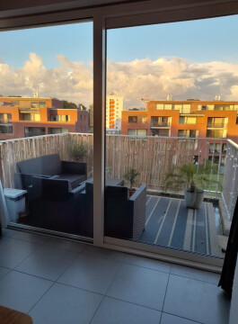 Het terras met zicht op het park