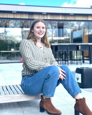 Lauren  zoekt een Kamer / Appartement / Studio in Gent