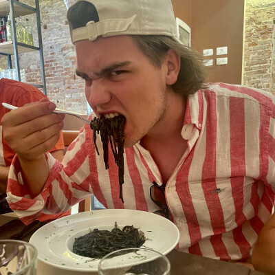 Levente is looking for a Room / Apartment in Gent