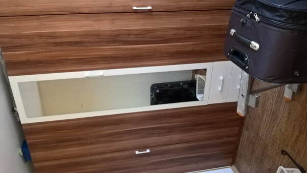 Mooie ruime slk met nieuwe kast.